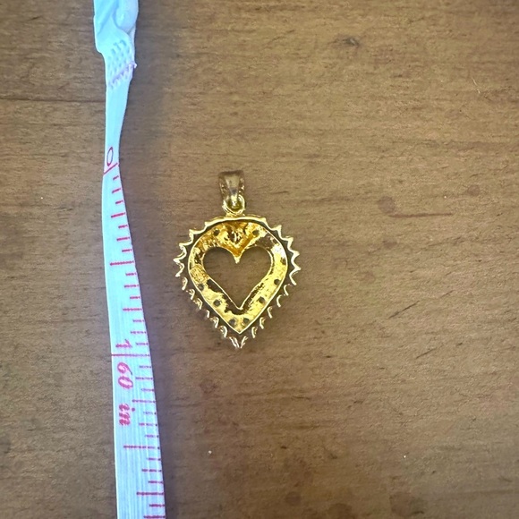 Gold Plated Heart Pendant with faux Diamonds - Picture 4 of 4